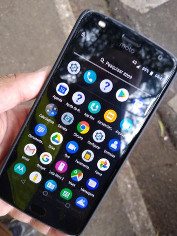 Moto z2 play