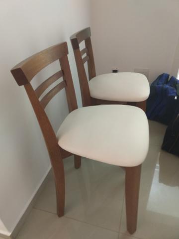 2 Cadeiras Brancas