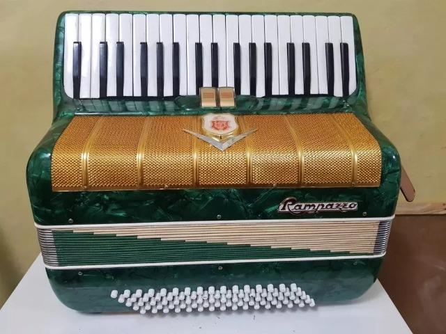 Acordeon 80 baixos Rampazzo