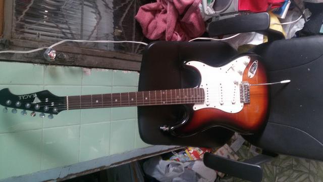 Guitarra Eagle Usada