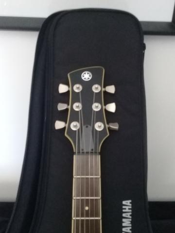 Guitarra Yamaha Revstar 820