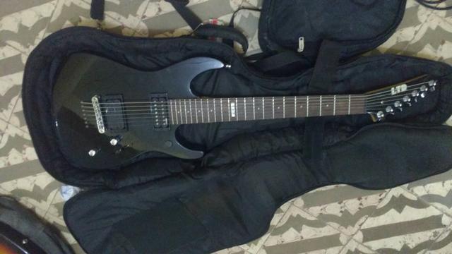 Guitarra, baixo, caixa e pedaleiras