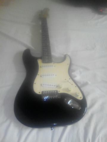 Guitarra squier by fender stratocaster novinha sem detalhes