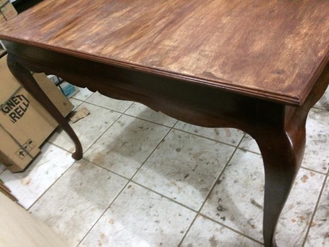 Mesa de jantar antiga chipandelle