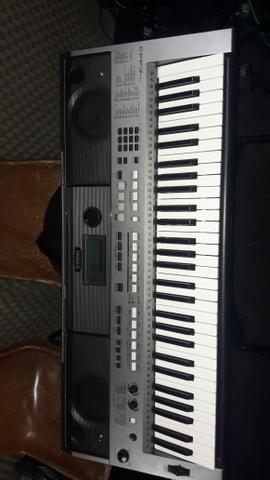 Teclado YAMAHA PSR E443