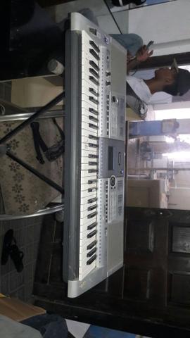 Teclado Yamaha PSR E403