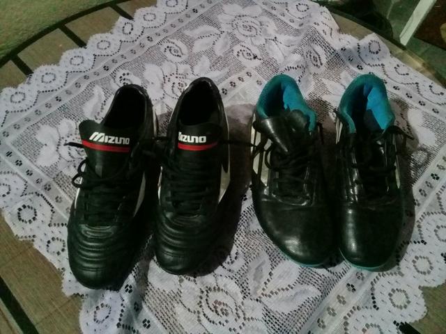 2 pares de chuteiras adidas/mizuno