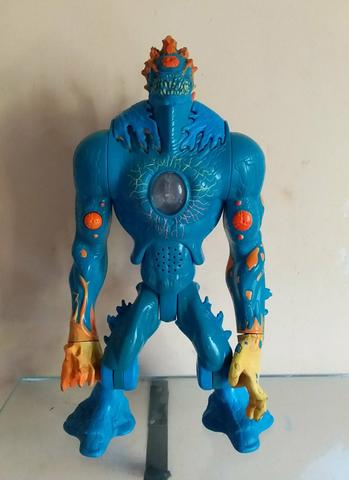 Boneco de Max Steel
