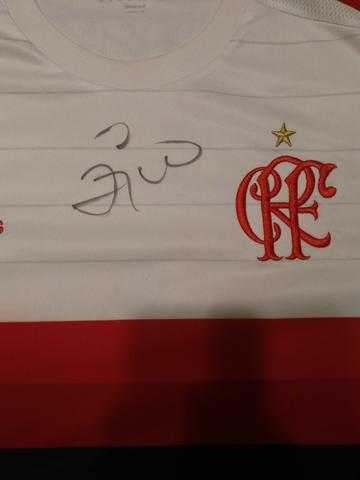 Camisa do Flamengo original autografada pelo Zico