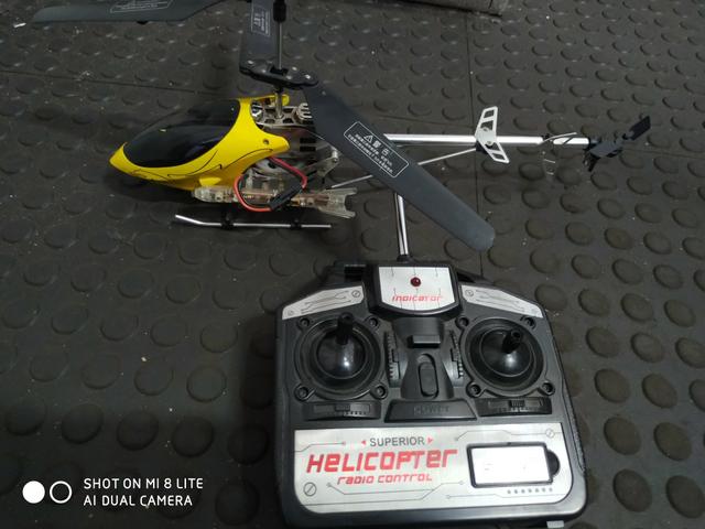 Helicóptero com controle