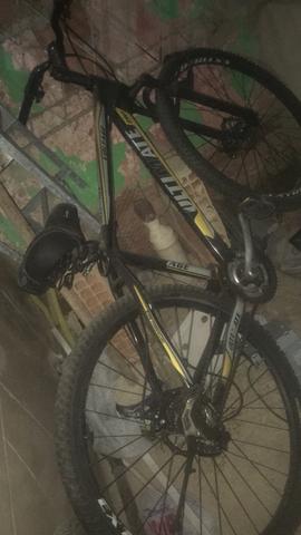 Vendo bike muito boa. único problema é o macacaquinho que