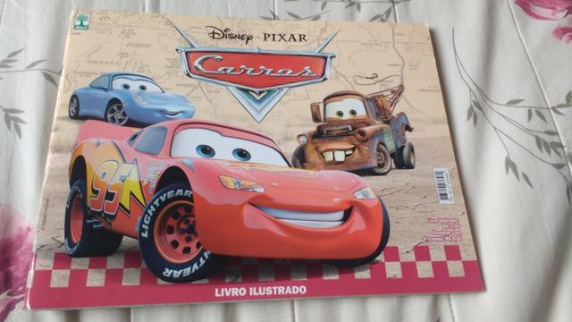 Álbum de figurinhas do filme Carros da Disney