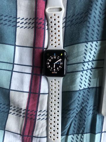 Apple Watch series 3 42 mm com 4 pulseiras