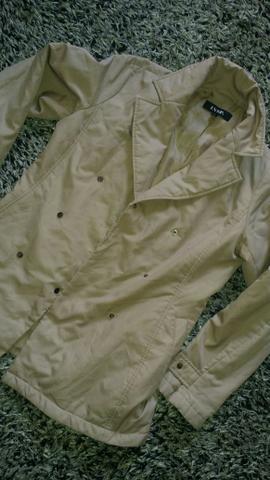 Jaqueta de nylon tamanho P. 25 reais