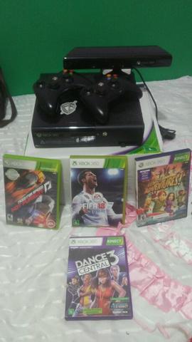 Xbox 360 super slim 4Gb 2 controles 2 Kinect e 4 jogos !