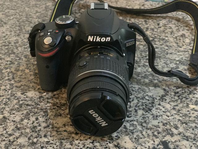 Câmera semi profissional Nikon D