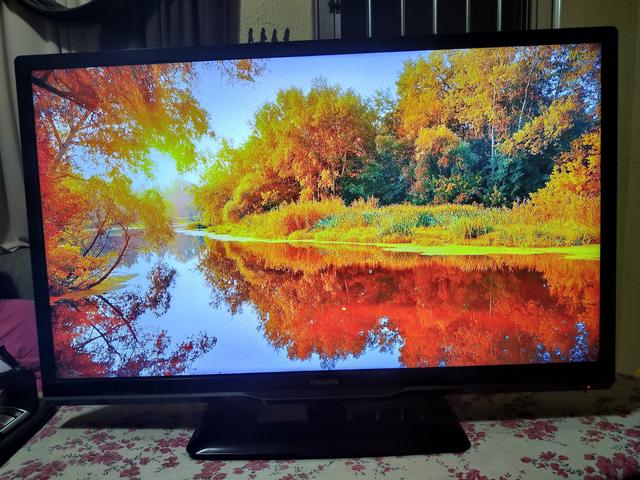 Tv Philips LCD 32 polegadas