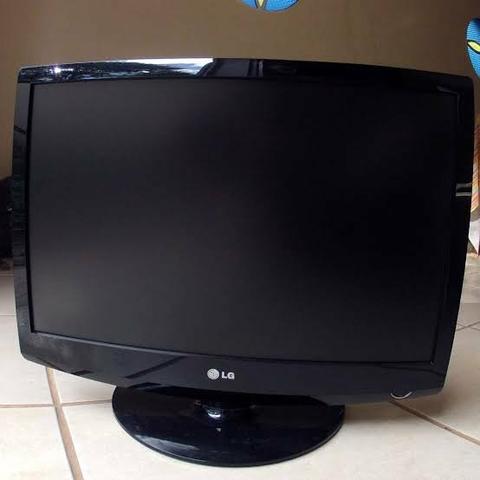 Tv monitor LG com tv Box kit