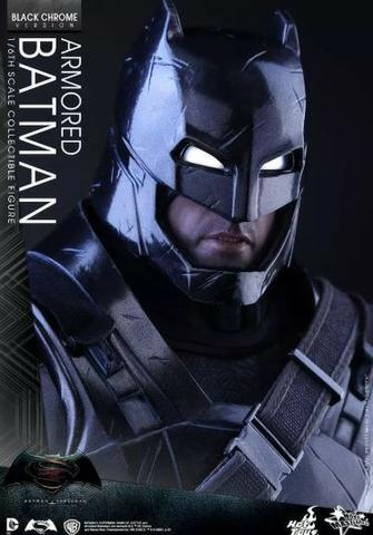 Batman Armored Black Chroma CCXP + Expositor de Acrílico -
