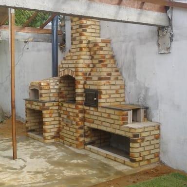 Churrasqueira de tijolo e forno de pizza