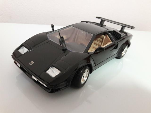 Miniatura lamborghini coutch 1/24