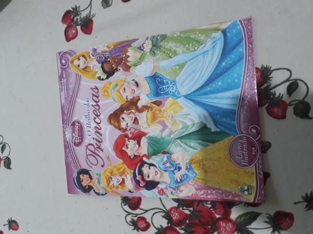 Álbum de figurinhas O Brilho das Princesas, Disney