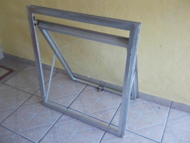 Janela basculante de alumínio 0,90cm x 1,00m