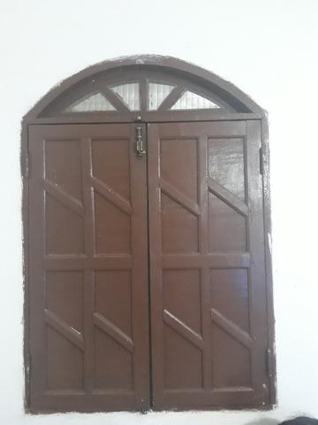 Porta e janelas de madeira