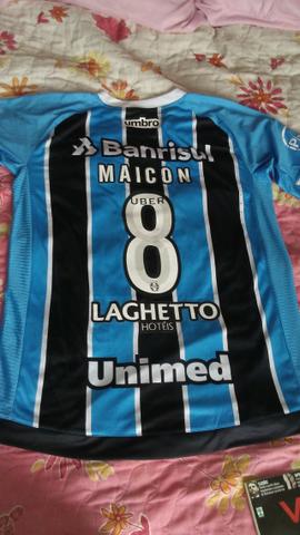 Camiseta oficial de jogo do Grêmio, autografada pelo time
