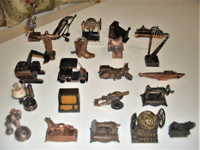 Coleção de miniaturas de ferro e de bronze - novos e
