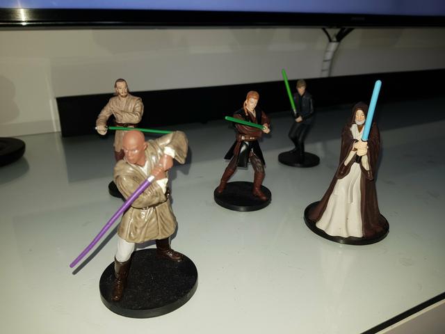 Vendo colecionáveis Star wars - cavaleiros Jedi