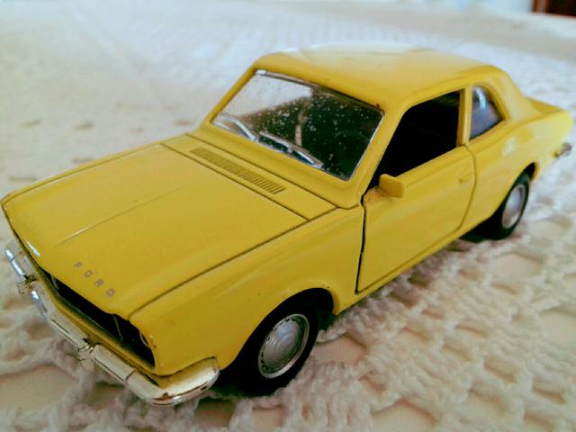 Vendo miniatura Ford Corcel 1
