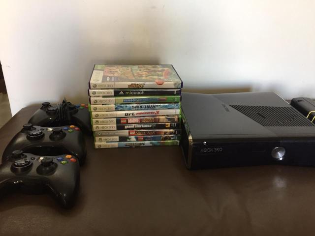 Xbox 360 Super conservado + 10 jogos
