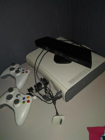 Xbox 360 com Kinect e 10 jogos originais