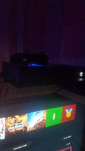 Xbox one com 1 controle e 1 jogo