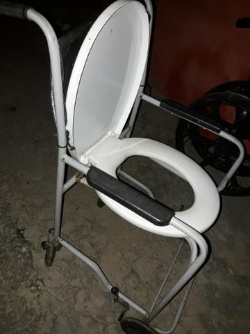 Cadeira de roda banho usada leia