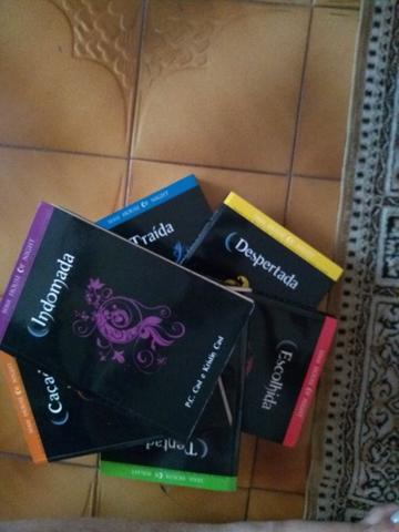 Conjunto de livros house of Night