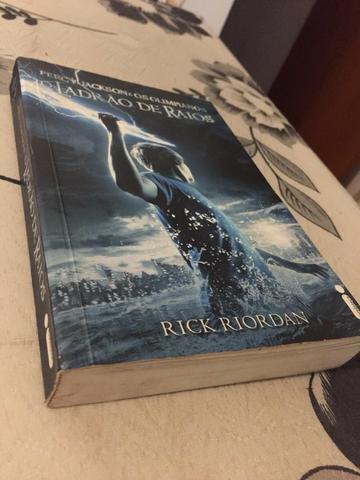 Livro Percy Jackson O Ladrão de Raios Usado