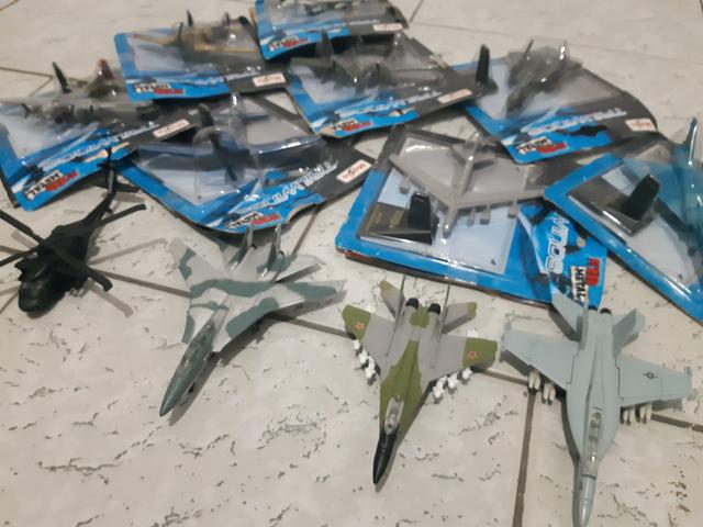Coleção de mini aviões