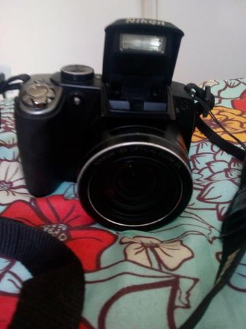 Máquina fotográfica semi profissional p80