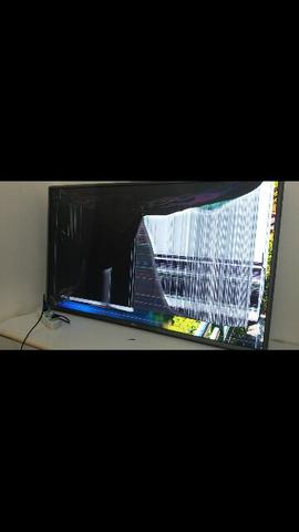 Smart TV LG 32" com defeito