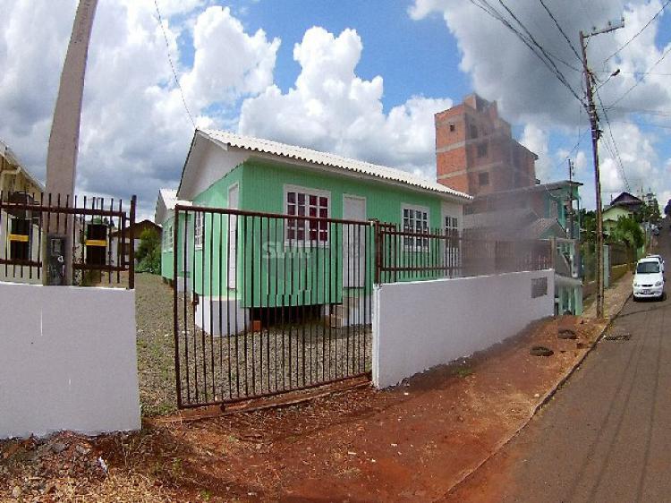 Aluga-se Casa de 03 Dormitórios no Passo dos Fortes!