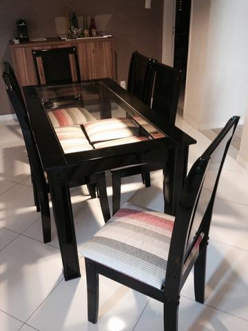 Vendo Mesa semi-nova com 6 cadeiras em Laca preta