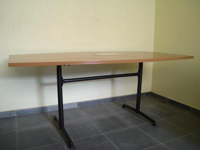 Vendo mesa de reunião de 6 Lugares para escritório