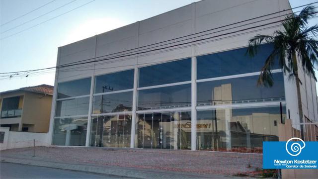 Aluga ampla sala comercial 700m2 área central Navegantes