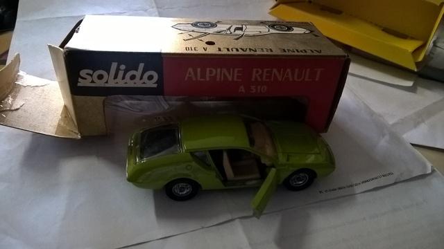 miniatura do carro Alpine Renault A.310 na embalagem novo