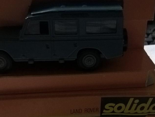 miniatura do carro land Rover azul carroceria de aço azul