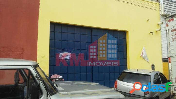 Aluga-se prédio comercial na rua Cunha da Mota Centro