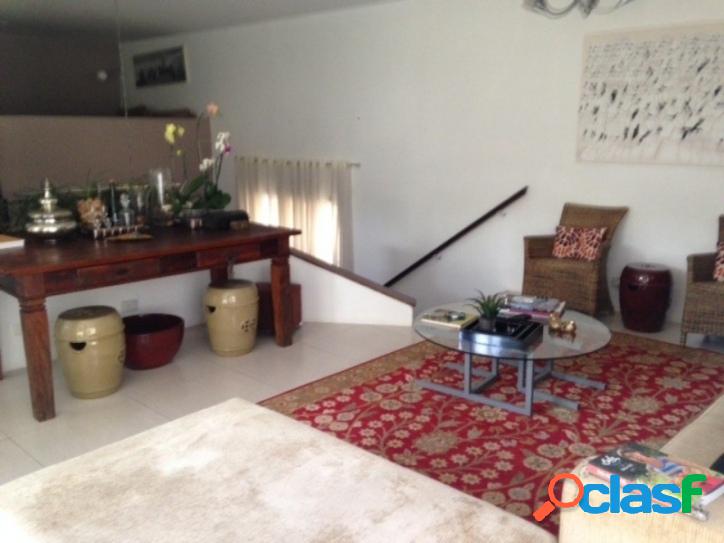 Bela casa de esquina para venda em Alphaville e Tamboré