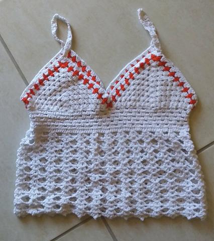 Blusas de crochê.